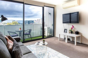 Clarendon St Chic 2 Bedroom Apartment w Parking